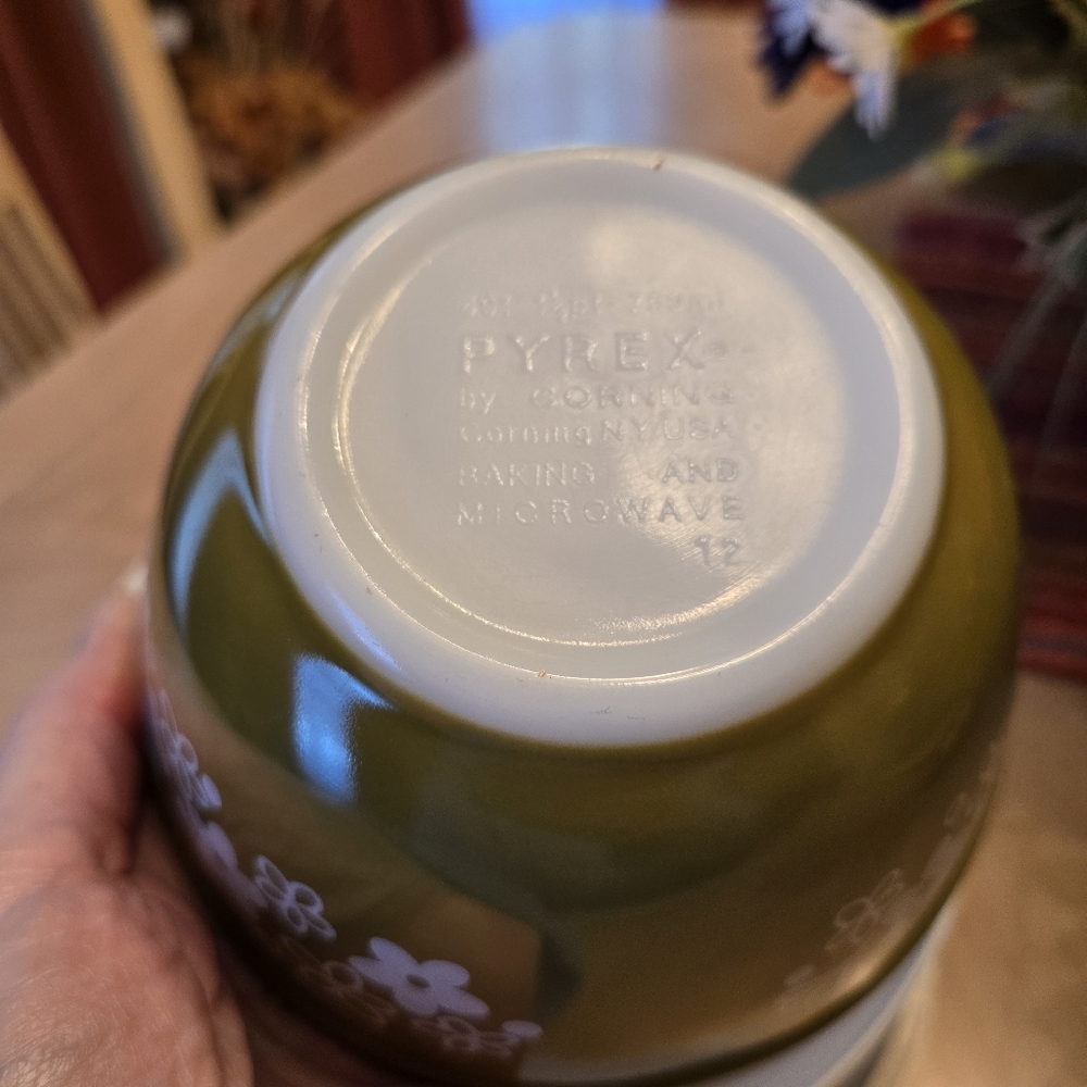 🟢 PYREX 401 — 5.75" — Spring Blossom Green (Crazy Daisy) - Picture 4 of 10